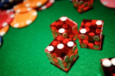 suhu303 Dragon Tiger live dealer table with cards dealt in real-time showing Dragon and Tiger positions